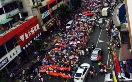 Dòng người biểu tình tại Louyang, Quảng Đông