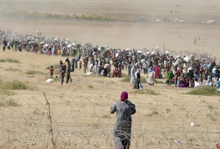 Hàng chục nghìn người tị nạn Syria đang tháo chạy sang Thổ Nhĩ Kỳ