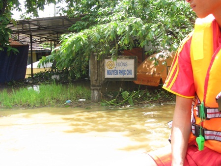 Thủy điện xả lũ, Hội An chìm trong biển nước  - 7