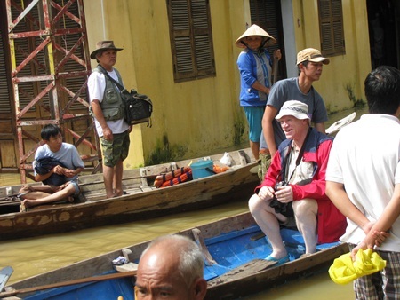 Thủy điện xả lũ, Hội An chìm trong biển nước  - 17