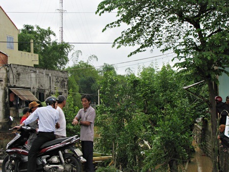 Tìm thấy thi thể hai người bị lũ cuốn trôi mất tích - 1