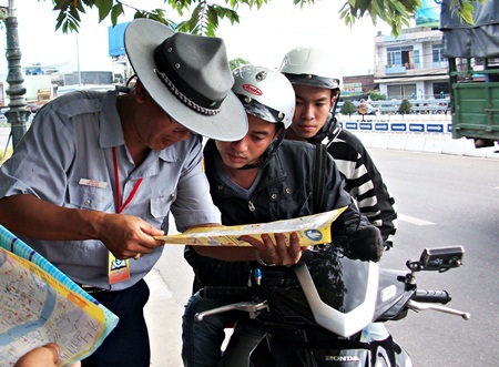 Phật tử tuổi cao vẫn nhiệt tình tiếp sức mùa thi - 4 Phật tử tuổi cao vẫn nhiệt tình tiếp sức mùa thi - 4