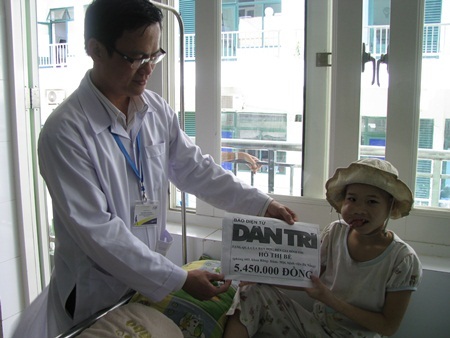 Em Hồ Thị Bé bị ung thư xương hàm - 1