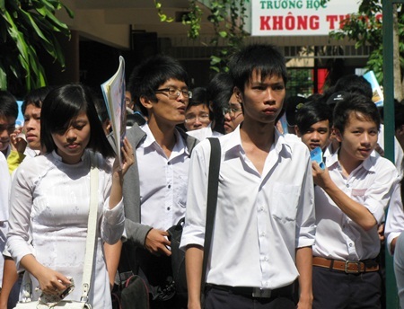 22 thí sinh và giám thị vi phạm quy chế thi - 2