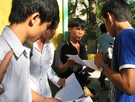 Đề Vật lý cũng khó ngang đề Toán - 4