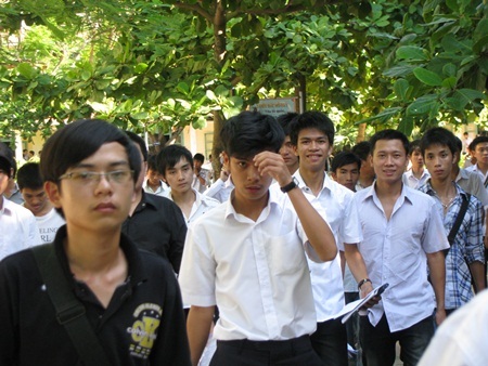 Đề Vật lý cũng khó ngang đề Toán - 3