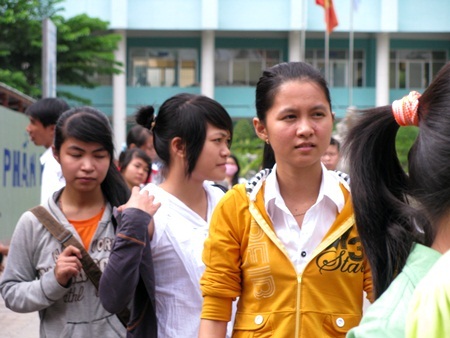 Đề Toán không khó, đề Sử “dễ thở” - 2