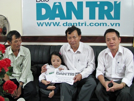 Quỹ Khuyến học Việt Nam và quà nhân ái tiếp sức thí sinh cao 70cm - 1