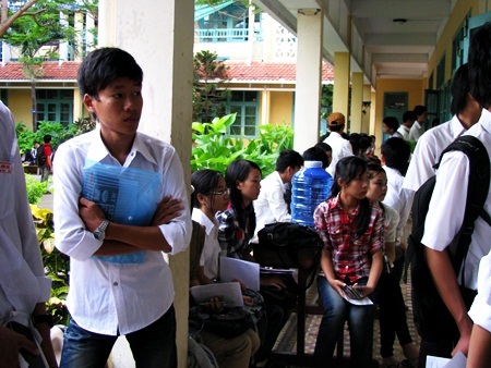 Thí sinh hoàn thành môn thi đầu tiên - 9