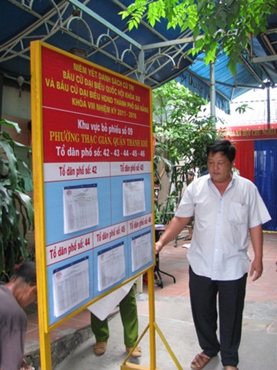 Náo nức không khí bầu cử khắp các địa phương - 2