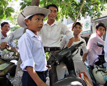 Thí sinh cao 1,2m và ước mơ vào giảng đường ĐH - 1 Thí sinh cao 1,2m và ước mơ vào giảng đường ĐH - 1