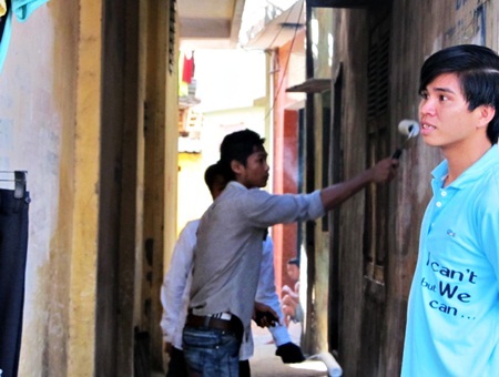 Hơn 300 tình nguyện viên ra quân xóa quảng cáo, rao vặt - 3