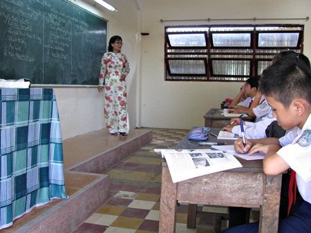 Thầy trò lo thấp thỏm vì phòng học nứt tường - 2