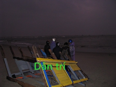 “Con ơi con ở đâu giữa mênh mông biển lạnh!” - 10