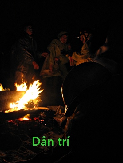 “Con ơi con ở đâu giữa mênh mông biển lạnh!” - 7