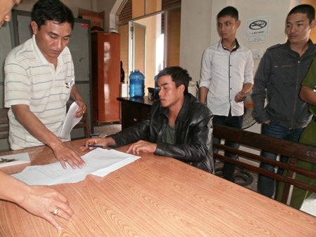 Bênh mẹ, nam thanh niên đâm chết cậu - 1