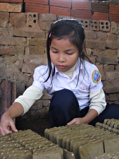 Sắp Tết về làng làm ông Táo - 2