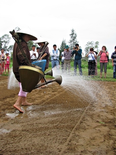 Quảng Nam tưng bừng lễ hội cầu bông  - 13