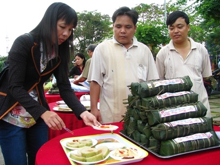 Náo nức hội thi bánh Tết vì người nghèo - 11