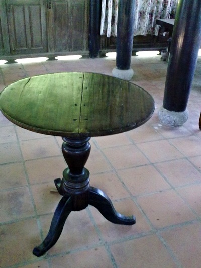 Kỳ lạ bàn cổ tự xoay ở Hội An - 1 Kỳ lạ bàn cổ tự xoay ở Hội An - 1