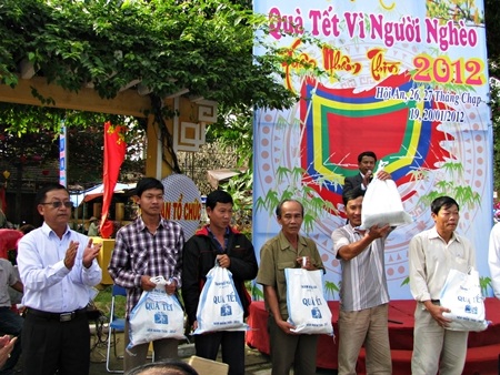 Náo nức hội thi bánh Tết vì người nghèo - 1