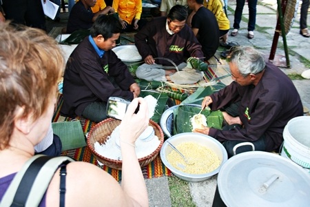 Náo nức hội thi bánh Tết vì người nghèo - 2