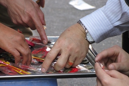 “Rồng rắn” đội nắng xin lộc, xin xăm - 12