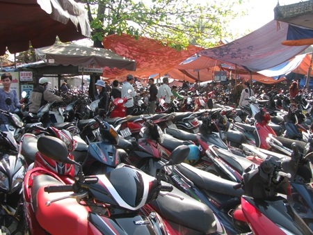 “Rồng rắn” đội nắng xin lộc, xin xăm - 14