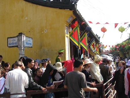 “Rồng rắn” đội nắng xin lộc, xin xăm - 4