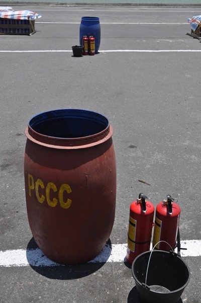 Hàng tấn pháo hoa đã tập kết về cầu cảng sông Hàn