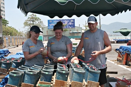 Hàng tấn pháo hoa đã tập kết về cầu cảng sông Hàn