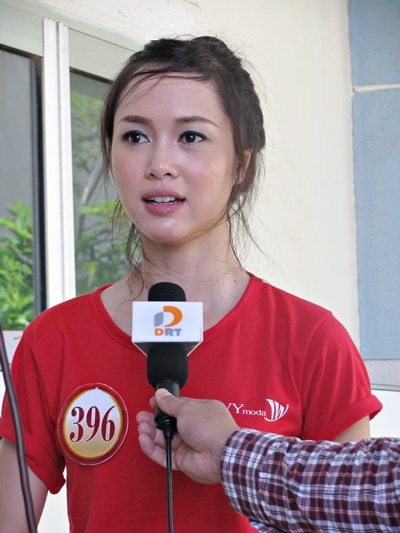 và cả những giọt nước mắt khi nghe các cụ kể chuyện đời