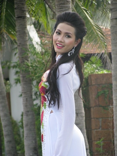 từng tham gia nhiều cuộc thi sắc đẹp, Phan Thị Mơ rất biết cách tạo dáng.