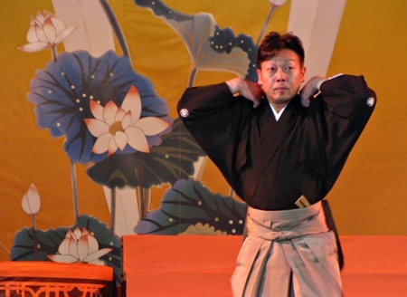 bài múa truyền thống đặc sắc của nghệ sĩ Nhật