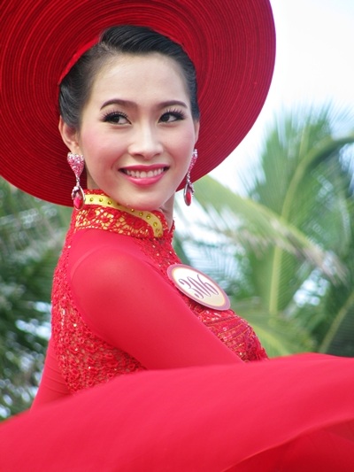 ánh mắt, nụ cười tân Hoa hậu