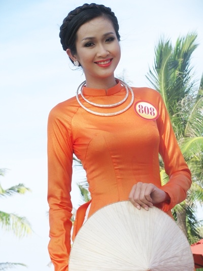 nét dịu dàng của Trần Bảo Vy - thí sinh có chiều cao nổi trội nhất (1,78m) thu hút mọi ánh nhìn