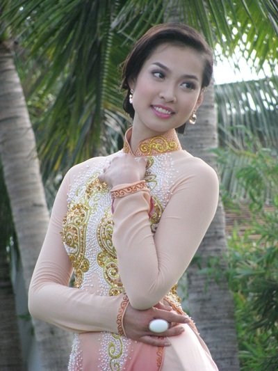 Giải Vàng siêu mẫu 2011 Vương Thu Phương không chỉ có hình thể chuần, còn sở hữu dung mạo khả ái