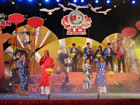 đêm khai mạc khép lại với màn trình diễn đượm tình hữu nghị Việt - Nhật