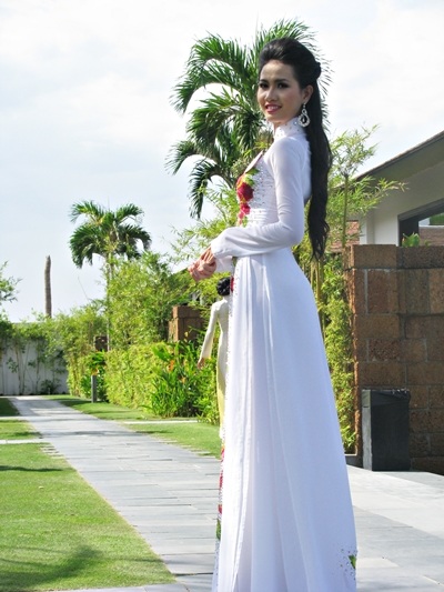 Dự chung kết Hoa hậu Việt Nam, người đẹp mang theo tà áo dài trắng tinh khôi