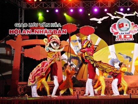 Các nghệ sĩ Hội An gửi Bốn mùa trên phố Hội đến những người bạn ở  xứ sở hoa anh đào