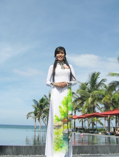 duyên dáng, thướt tha trong tà áo dài truyền thống