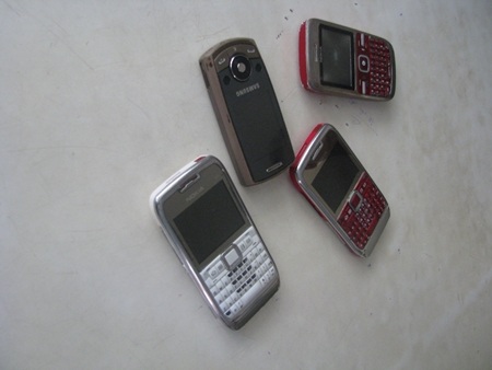 Các tang vật cơ quan chức năng thu giữ từ các đối tượng