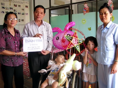 Đà Nẵng:  Trào quà Tết trung thu đến bé Nhân Hậu