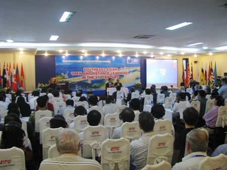 Các đại biểu dự khai mạc Hội thảo tại Đà Nẵng sáng 27/10.