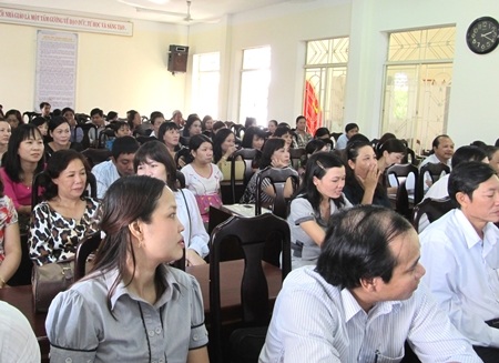 Các GV dự buổi khai mạc Hội thi GV dạy giỏi cấp Tiểu học sáng nay 3/10 tại Đà Nẵng.