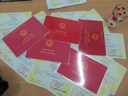 Tang vật cơ quan chức năng thu giữ được từ các đối tượng