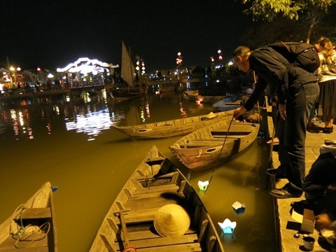 Nguyện cầu những điều tốt đẹp trong năm mới 2013