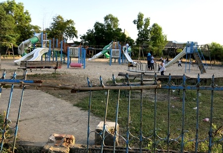 Công viên tiền tỷ xuống cấp nghiêm trọng