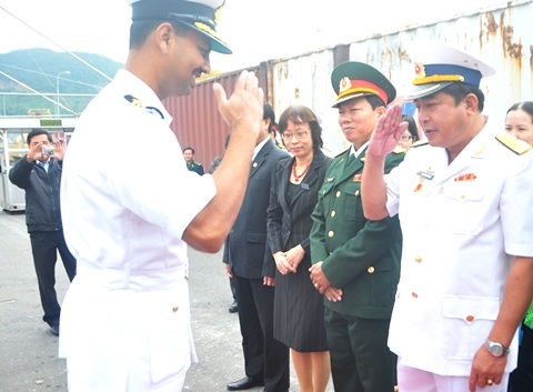 Lễ đón tàu được tổ chức trọng thể ngay tại cảng Tiên Sa