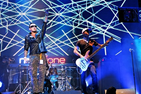 Black Infinity mở màn đêm bão với những bản rock nặng ký bùng nổ